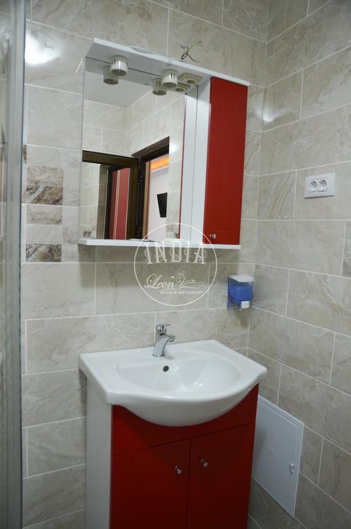 Motel - Restaurant Leon Бакэу Номер фото
